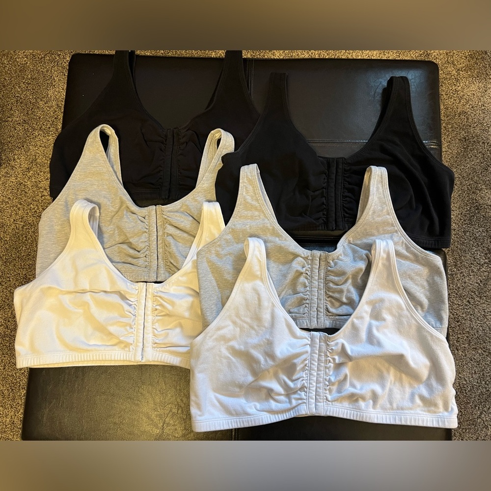 6 FRUIT OF THE LOOM BRAS, SIZE48 (C&D)